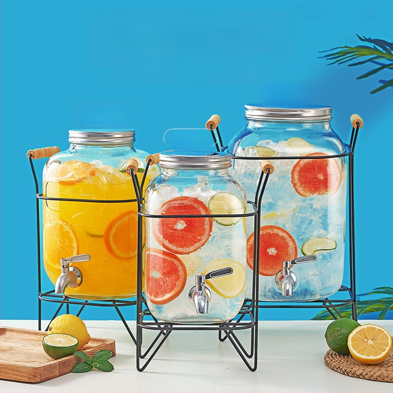 Vaisių sulčių kibiras, kolos gėrimų bakas, vyno kibiras, alaus maišytuvas, arbatos kibiras su kibiru, kibiras, stiklinis vyno butelis