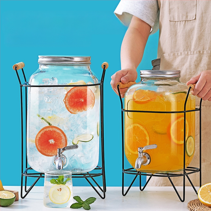 Vaisių sulčių kibiras, kolos gėrimų bakas, vyno kibiras, alaus maišytuvas, arbatos kibiras su kibiru, kibiras, stiklinis vyno butelis