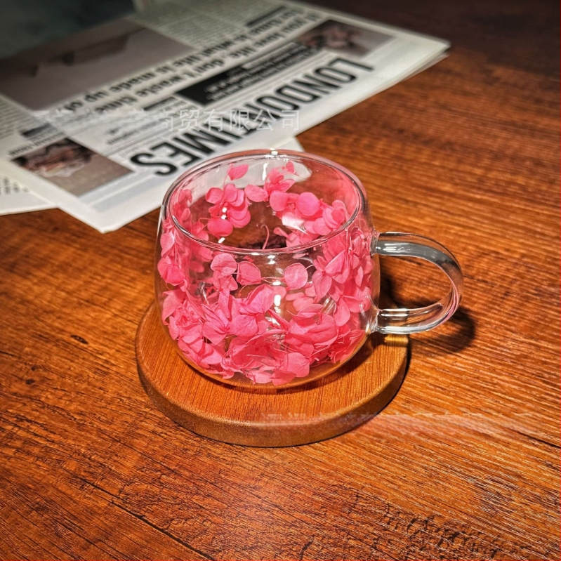 Határokon átnyúló új, valódi virágmintás, kétrétegű üvegből készült, kiváló minőségű kávésbögre fogantyúval, forrázásgátló és hőszigetelő, magas boroszilikát üvegből