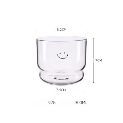 „Ins Style“ interneto įžymybių stiklinė taurė, kūrybingas pieno puodelis, besišypsantis veidas, meilės kupinas puodelis, didelės grožio vertės desertas, mažas dubenėlis, pusryčių puodelis