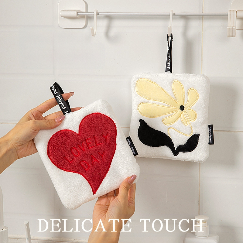 Rankšluosčių kabinimas virtuvėje, sutirštintas, sugeriantis, greitai džiūstantis rankšluostis, animacinis mielas meilės audinys, skalbimas rankšluosčiu