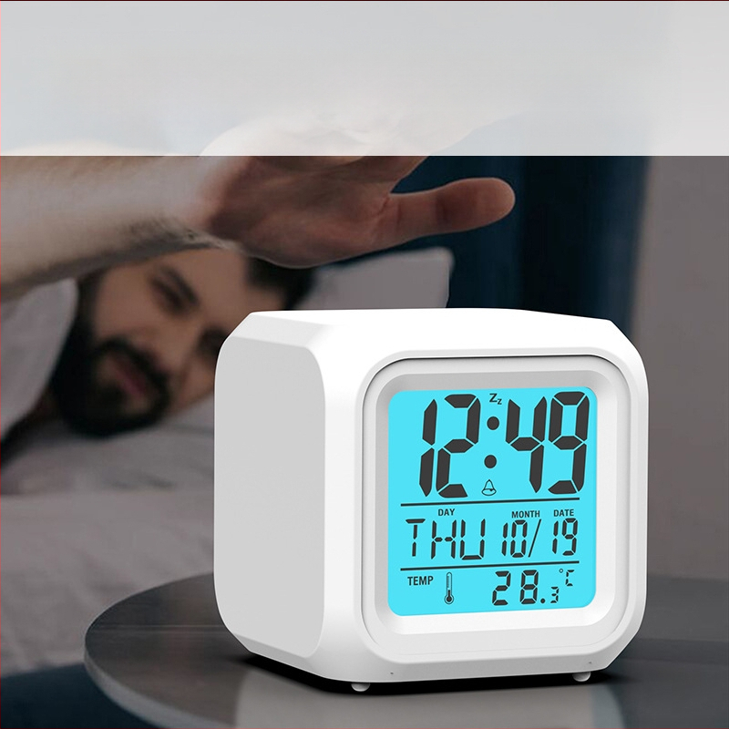 Ceas deșteptător electronic cu LED-uri luminoase, cu funcție de schimbare a culorilor, cu funcție de alarmă ...
