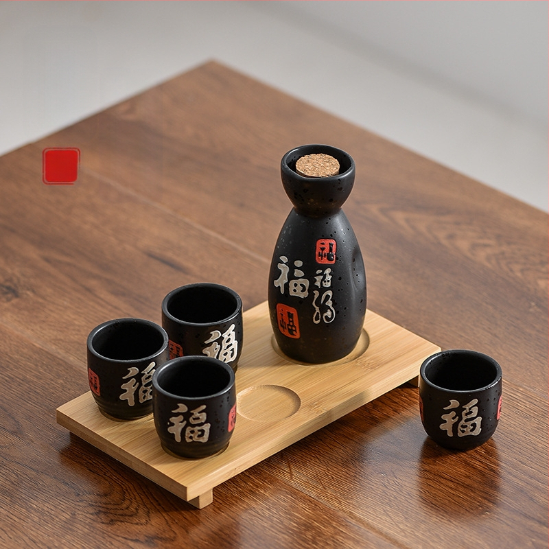 Izakaya vyno rinkinys, japoniško stiliaus antikvarinis keraminis vyno ąsotis, vyno taurė ir rankomis dažytas vyno rinkinys