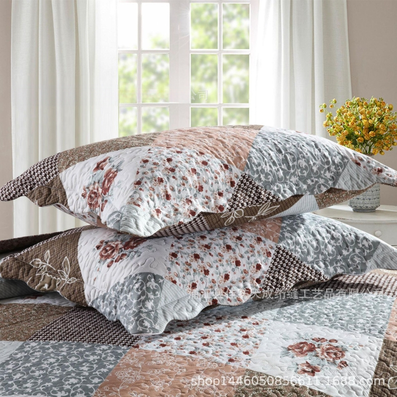 Originalus vieno eksporto europietiško ir amerikietiško stiliaus aktyvaus šlifavimo poliesterio medvilnės imitacijos blokinis antklodės lovos užtiesalas, parduodamas tarpvalstybiniu mastu, trijų dalių komplektas.