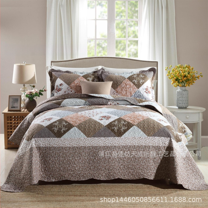 Originalus vieno eksporto europietiško ir amerikietiško stiliaus aktyvaus šlifavimo poliesterio medvilnės imitacijos blokinis antklodės lovos užtiesalas, parduodamas tarpvalstybiniu mastu, trijų dalių komplektas.