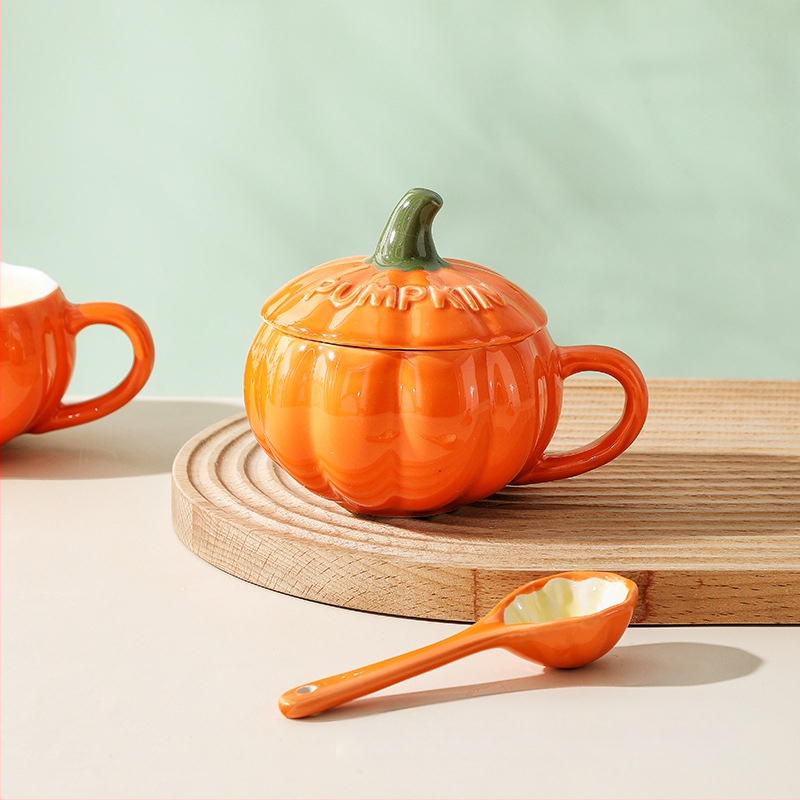 Radoša keramikas ķirbju krūze ar svētku brokastu auzu pārslu piena krūzi ar vāku un karoti, krusteniska Ziemassvētku krūze