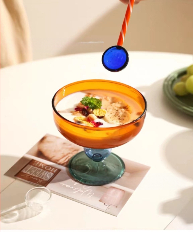 Hulgimüük majapidamises värvilisest klaasist magustoidukauss puuviljataldrik jäätisesalati kauss