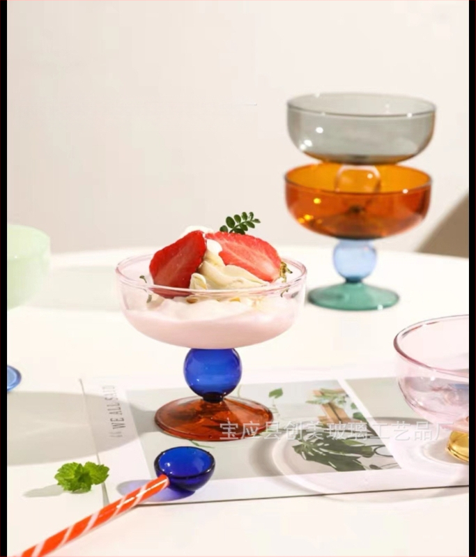 Hulgimüük majapidamises värvilisest klaasist magustoidukauss puuviljataldrik jäätisesalati kauss