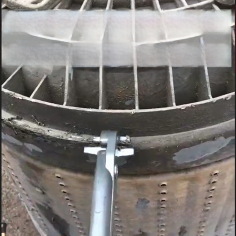 Keskkond on hea. Eemaldage sisemine silinder ja mähkige serv tangidega. Pulsaatoriga pesumasin, eemaldage plaadi ots, pikendage tangid. Kodumasinate eemaldamise ja puhastamise tööriistad.