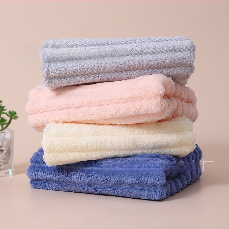 Uus kommibaari korallist sametist vannirätik, paksendatud iseseisev pakend, pehme imav, karvavaba täiskasvanute kodune suplemine