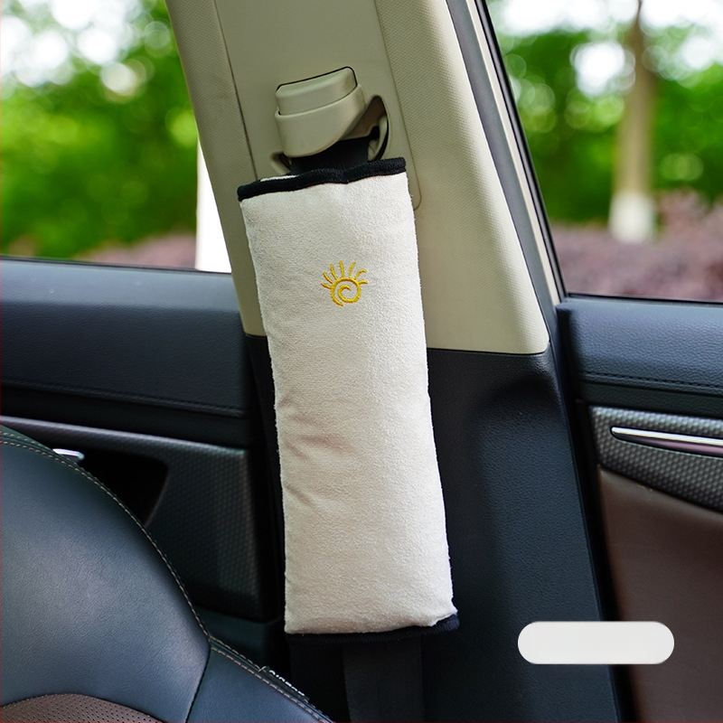 Auto turvavöö õlapadja kaitsekate, pehmest lapse turvaregulaatorist, multifilmiauto pingutusvastane kaelaümbris