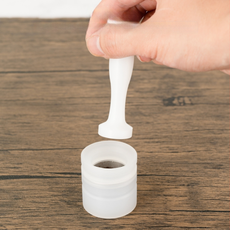 Kavos kapsulių užpildymo ir sandarinimo laikiklis, suderinamas su mažo dydžio „Nestle“ kapsulių puodeliais