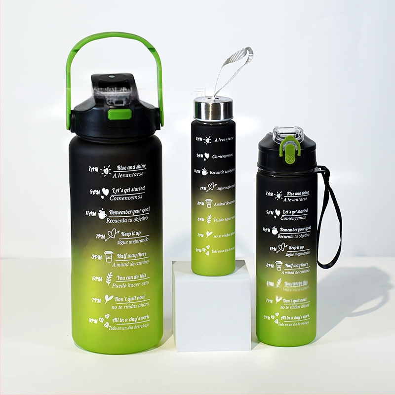 Trys puodelių rinkiniai, didelės talpos vandens puodelis su šiaudeliu, gradiento matinio sportinio plastiko vandens butelis, vandens buteliai