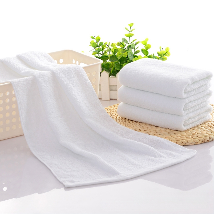 Πετσέτα μπάνιου ξενοδοχείου πέντε αστέρων από βαμβάκι λευκή πετσέτα χονδρικής παχιά σαλόνι ομορφιάς ξενοδοχείο homestay ζεστό μπάνιο πηγής κεντημένο λογότυπο