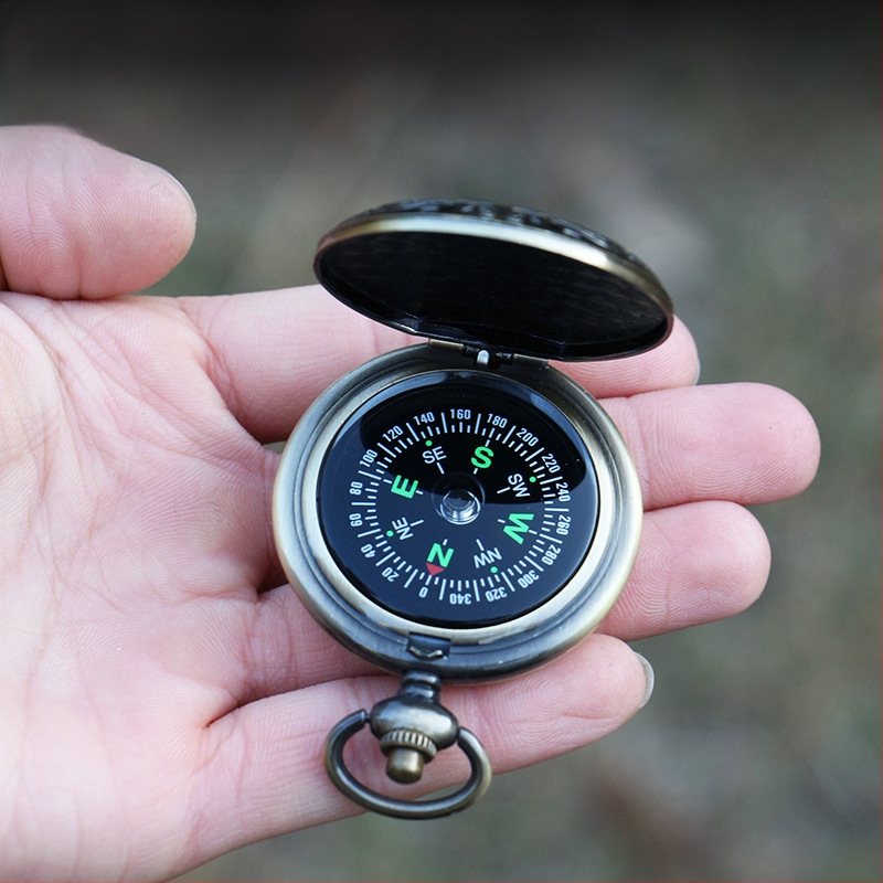Õues kompassiga taskukell, ülitäpne multifunktsionaalne õpilase täpne veekindel sportauto põhjakompassi instrument