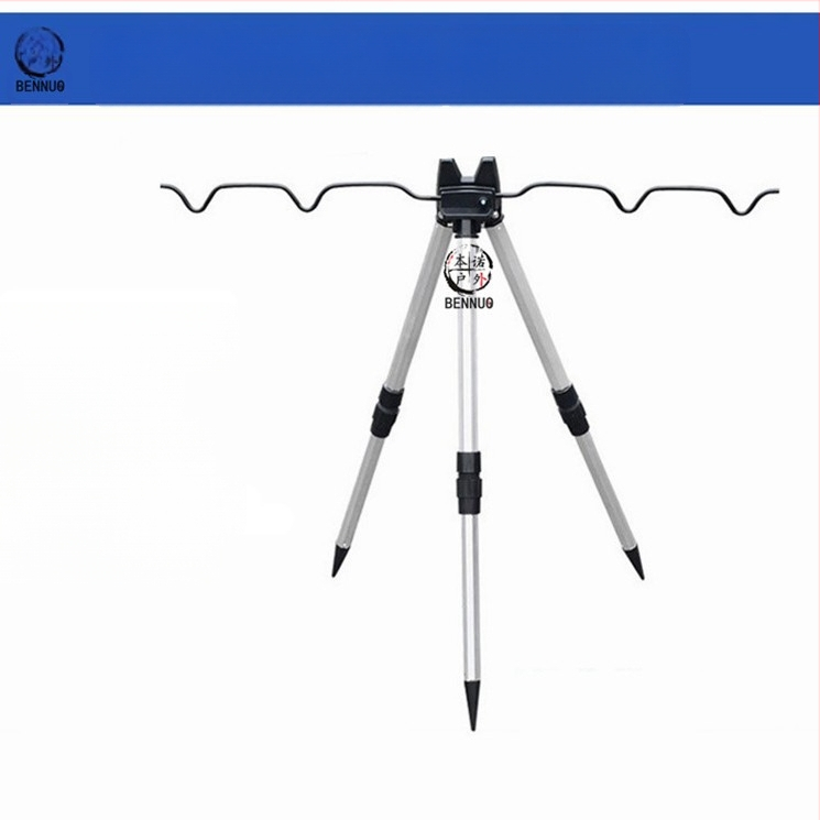 Žvejybos meškerės laikiklis iš aliuminio lydinio, į žemę įstatomas trikampis laikiklis, teleskopinis, tolimojo nuotolio metimo meškerės laikiklis, trikojis, skirtas lauko žvejybai