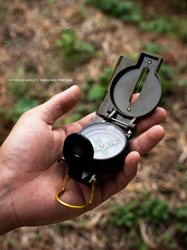 Välistingimustes kasutatav ellujäämiskompass, mitmeotstarbeline, hõlpsasti kaasaskantav, plastist suunav taktikaline kompass, North DC45-2A