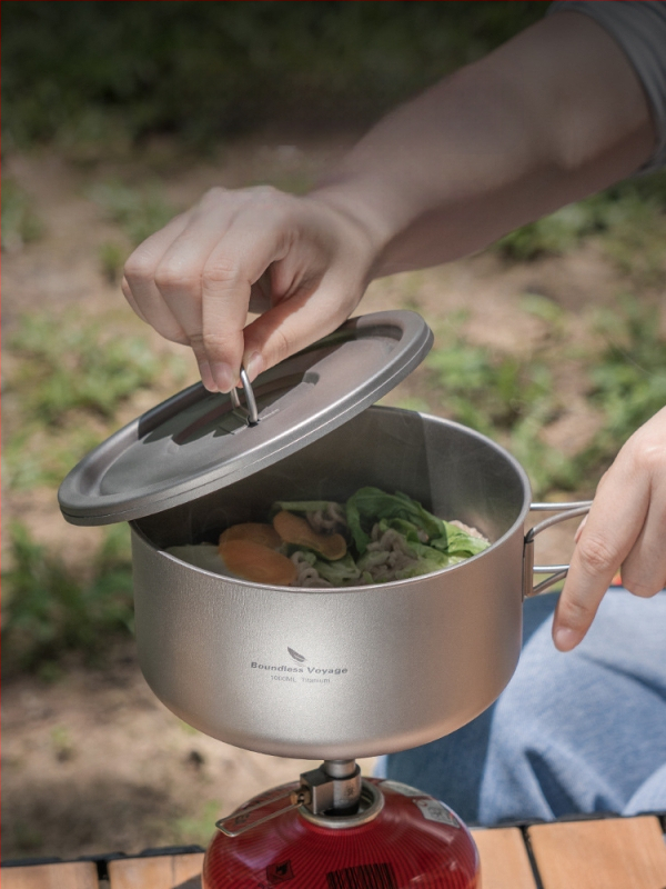 Biwei tīra titāna zupas katls, īpaši viegls un ērts kempinga katls, titāna katls, pusdienu kaste, apsildāms viena slāņa gatavošanas katls, salokāms rokturis.