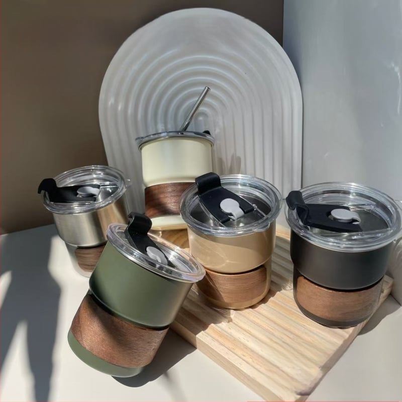 304 rozsdamentes acél kávéscsésze kültéri kempingcsésze felirattal, színes fogantyúval, lépcsős söröspohár