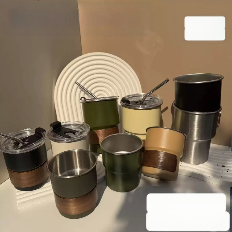 304 rozsdamentes acél kávéscsésze kültéri kempingcsésze felirattal, színes fogantyúval, lépcsős söröspohár