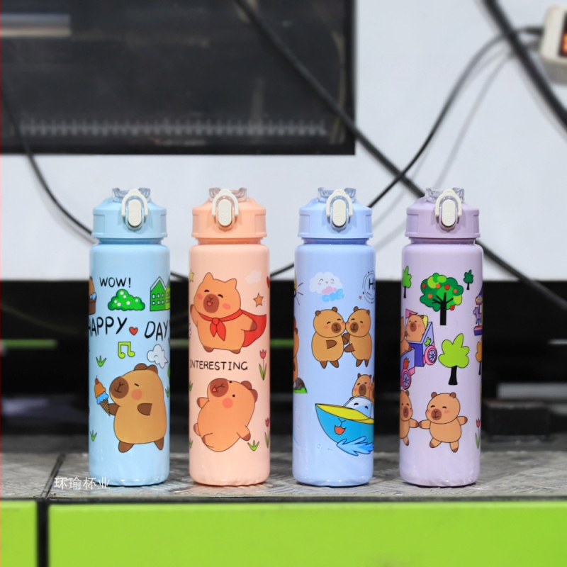 „Capibala“ vidutinio dydžio puodelis, mielas meškiuko formos šiaudelis, vandens puodelis studentams, šokinėjantis animacinių filmukų sportinis puodelis su virvele