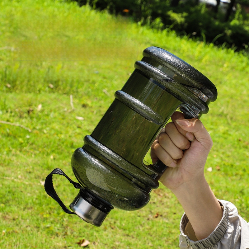 Határokon átnyúló szuper nagy kapacitású műanyag pohár nyári fitnesz hordozható kültéri vízforraló 2,2 literes szivárgásmentes tonnás hordó gallon vízforraló