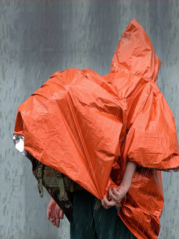 Kültéri vészhelyzeti esőkabát Pe alumínium fólia szigetelő esőkabát túrázáshoz, hegymászáshoz, kerékpározáshoz, kempingezéshez, poncsóhoz, sátorhoz, hálózsákhoz