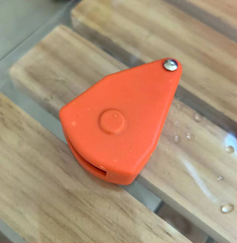 Õues kiirelt fikseeritud pingul köiega telgirullik telkimisvarikatuse tuuleköis reguleeritav plastist tõsterullik