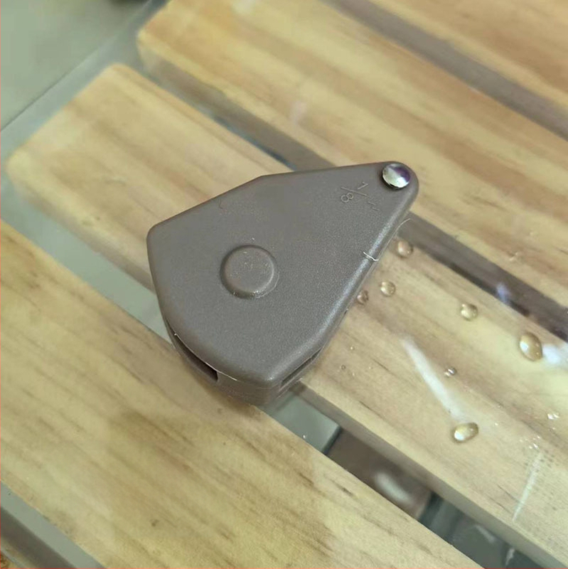 Õues kiirelt fikseeritud pingul köiega telgirullik telkimisvarikatuse tuuleköis reguleeritav plastist tõsterullik