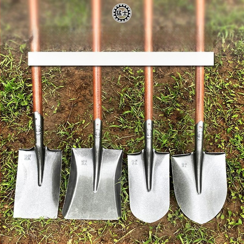 Didelis mangano plieno kastuvas lauke, kasti dirvą, atlaisvinti artefaktą, sodo sodo įrankius, sodinti daržoves, žemės ūkio, medinę rankeną, geležinį šaukštą