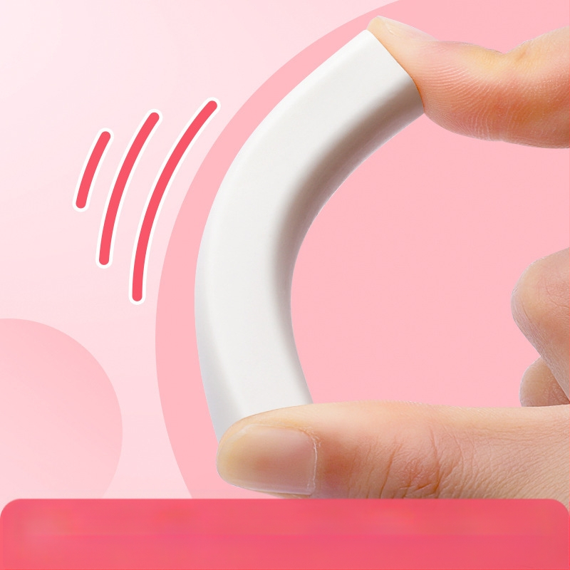 Su 5 keičiamomis šerdelėmis, stumiamu-traukiamu trintuku, specialiomis mokyklinėmis priemonėmis pradinių klasių mokiniams, pieštuko trintuku, vaikišku trintuku nepaliekant pėdsakų