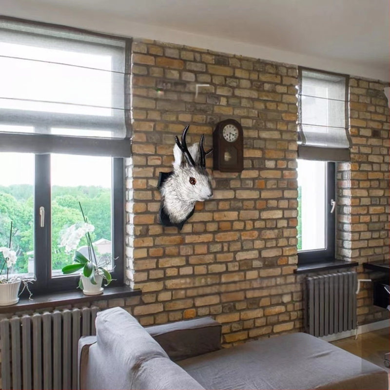 Sõltumatu jaama plahvatusohtlik sarvjänes Traditsiooniline taksidermia mustadel puittahvlitel Sissekolimise kingituste kaunistused