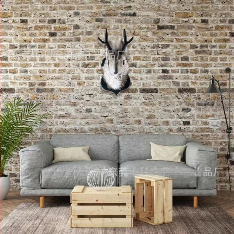 Sõltumatu jaama plahvatusohtlik sarvjänes Traditsiooniline taksidermia mustadel puittahvlitel Sissekolimise kingituste kaunistused