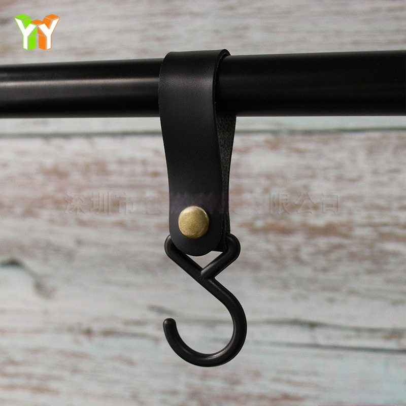 Laos S-tüüpi nahkkonks, õues kasutamiseks mõeldud telk, kaelarihmaga hoiukonks, koduköögi lauanõude organiseerimiskonks