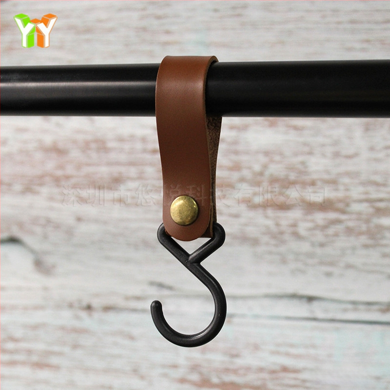 Laos S-tüüpi nahkkonks, õues kasutamiseks mõeldud telk, kaelarihmaga hoiukonks, koduköögi lauanõude organiseerimiskonks