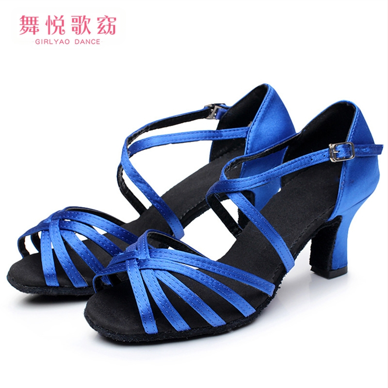 Pár dropshipping felnőtt női középmagas sarkú magas sarkú latin tánccipő szatén bőrszínű női puha talpú latin cipő raktáron