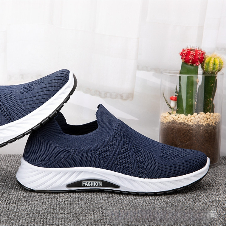 Uued vanad Pekingi riidest kingad meeste piiriülesed sokisuu vabaaja meeste kingad hingavad pehme tallaga ühe pedaaliga kootud isakingad