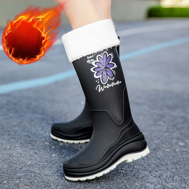 Didmeninė prekyba moteriškais guminiais batais, storu dugnu, ilgais vamzdžiais, neslystančiais, vandeniui atspariais, aukštu guminiu pamušalu, atspariais dilimui, batais virtuvei, lauko darbams.