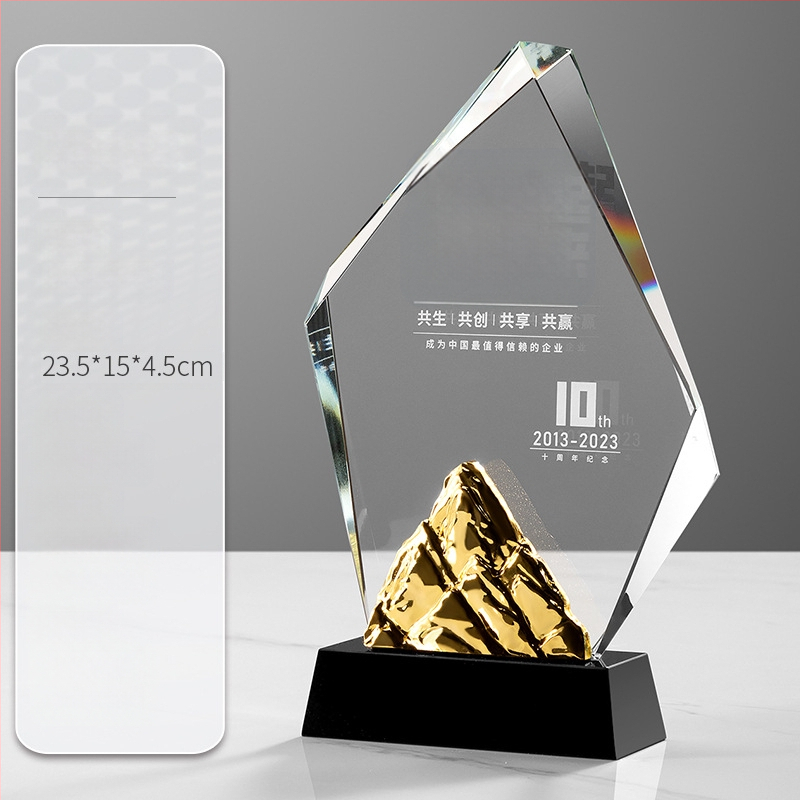 2024 m. krištolo trofėjaus kūrybinis trofėjus, išskirtinis darbuotojų garbės atminimo komandos apdovanojimas, metinis susitikimas, medalis, graviravimas