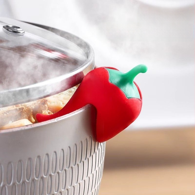 Háztartási edényfedél túlcsordulásvédő konyhai eszköz rakott pörkölt leveses edény oldalsó klip kreatív szilikon edényfedél rögzített emelt állvány