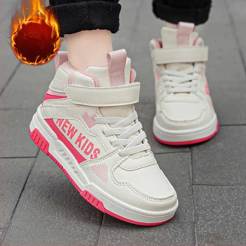 Piiriülesed laste vabaajajalatsid tüdrukutele, isikupärastatud tänavakingad, kahest puuvillast soojad lastejalatsid suurtele lastele ja poistele, õuetossud