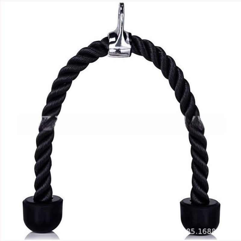 Fitneso įrangos priedai, kuriuos sudaro juodas medžiaginis krepšys, tricepso įtempimo virvė, fitneso rankena, rankena, fitneso čiurnos sagtis