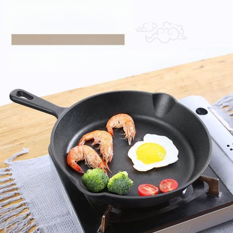 Neapdengta ketaus keptuvė Pusryčių omletas Blynų keptuvė Neprideganti gryno geležies keptuvė Orkaitė Indukcinė viryklė Dujinė viryklė Universali