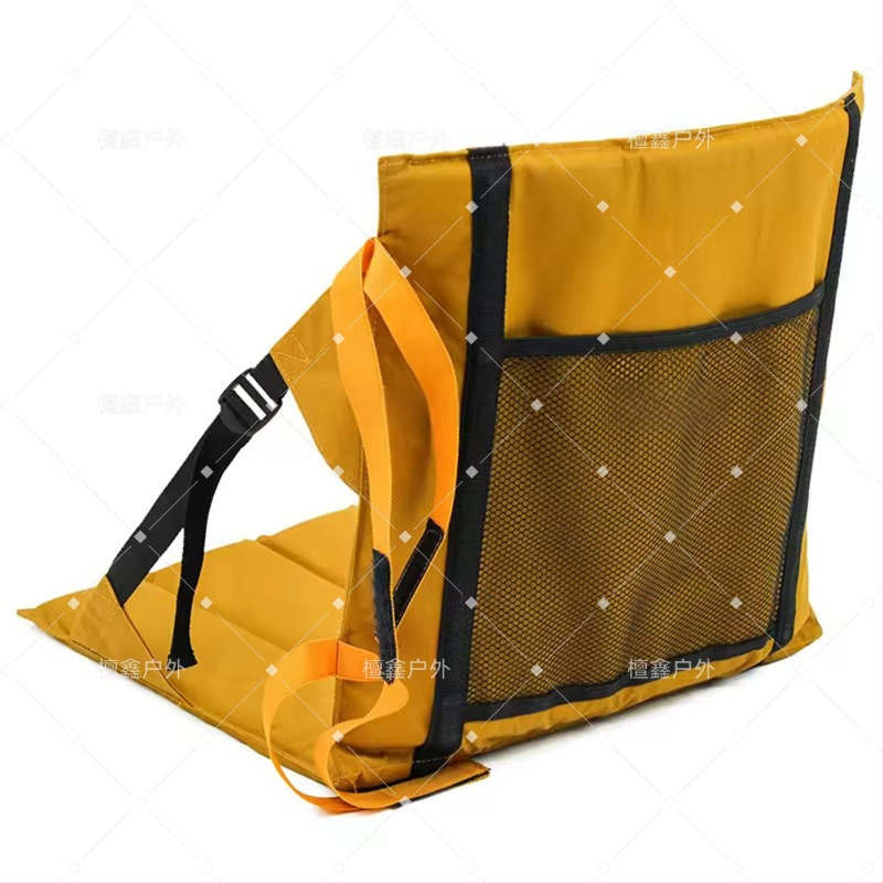 Tehase otsetarnimine Amazoni välistingimustes kasutatavast staadionist kokkupandav padi, mida on lihtne kaasas kanda ja millel on taskuga hoiustamispadi.