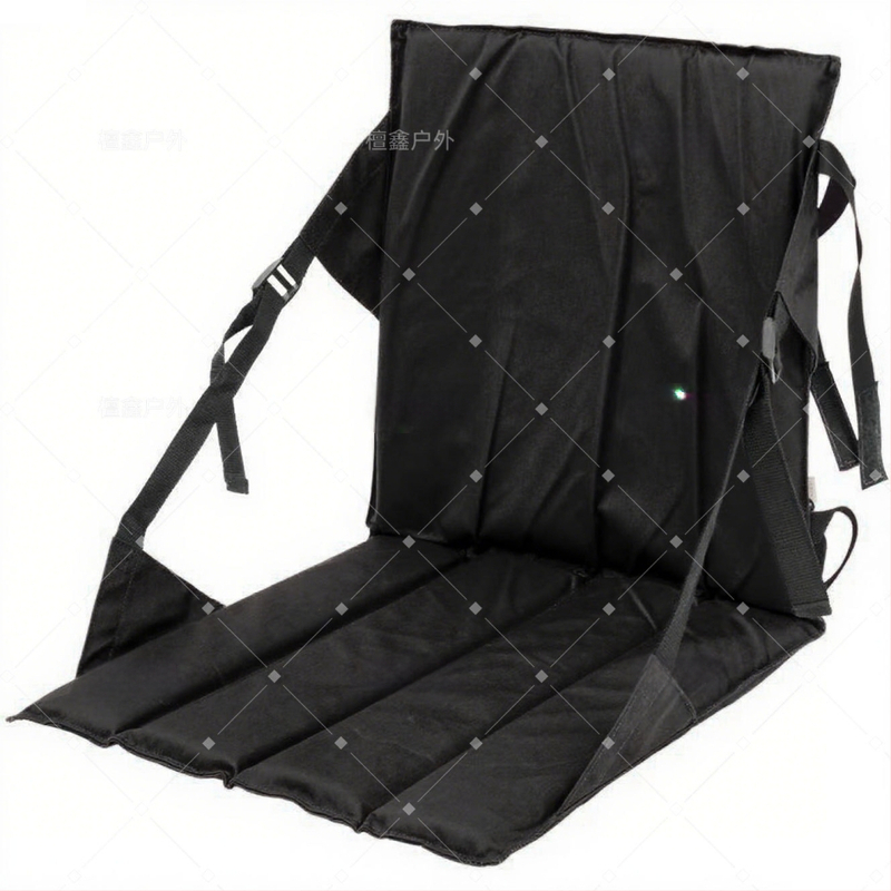 Tehase otsetarnimine Amazoni välistingimustes kasutatavast staadionist kokkupandav padi, mida on lihtne kaasas kanda ja millel on taskuga hoiustamispadi.