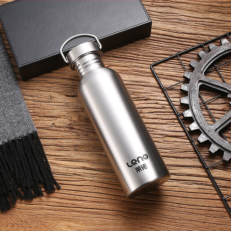 Piiriülene kaasaskantav suvine kergesti kuumutatav ühekihiline veetops. Toidukvaliteediga 304 roostevabast terasest looduslik joogiveetops.