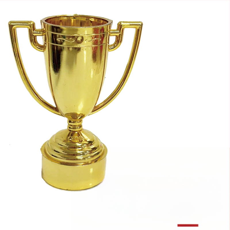 Mažas auksinis puodelis, auksinis žmogelis, nėra sidabrinis puodelis, auksinis plastikinis trofėjus, darželio apdovanojimo reikmenys, vaikų švietimo rekvizitai, klasės draugai