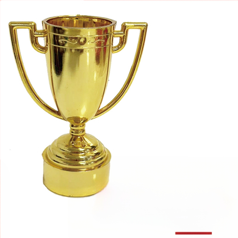 Mažas auksinis puodelis, auksinis žmogelis, nėra sidabrinis puodelis, auksinis plastikinis trofėjus, darželio apdovanojimo reikmenys, vaikų švietimo rekvizitai, klasės draugai