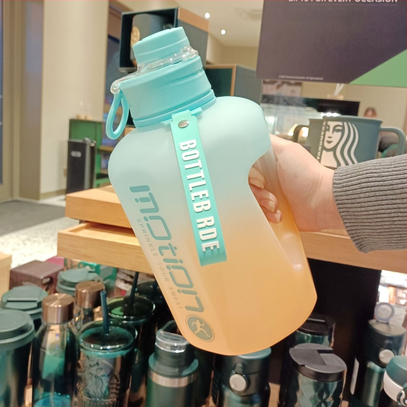 Amazon Голяма кофа 2200 мл Спортна бутилка за вода с голям капацитет Pc Материал Интернет Celebrity Фитнес Чаша Устойчивост на висока температура