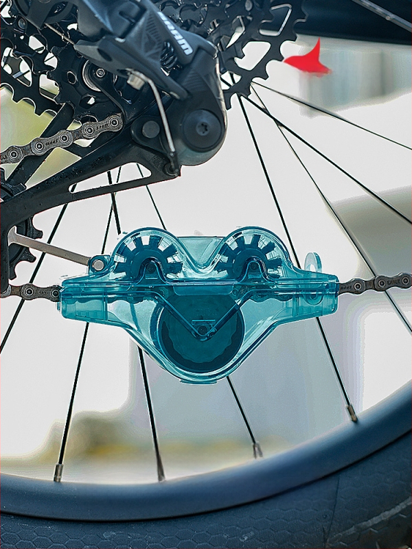 Dviračio grandinės plovimo priekaba su lenktyniniu antkakliu be rankinio plovimo įrenginio kalnų plentui ir automobilių valymo bei priežiūros įrankiai